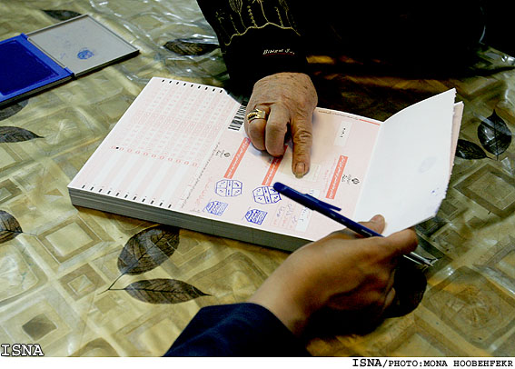 حضور مردم در انتخابات هشتمين دوره مجلس - خيابان انقلاب/منا هوبه فكر - ايسنا