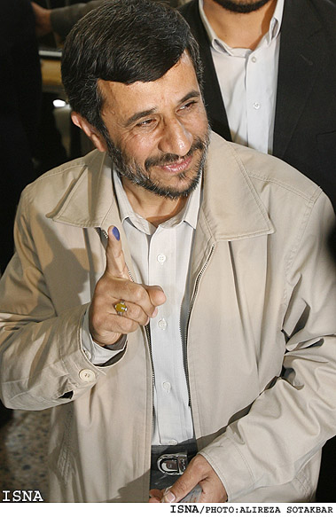 حضور رييس جمهور در پاي صندوق راي/عليرضا صوت‌اكبر - ايسنا