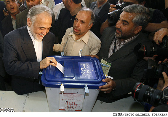 حضور داوودي در پاي صندوق راي/عليرضا صوت‌اكبر - ايسنا