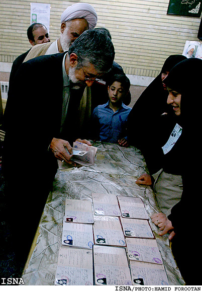 حضورحدادعادل در پاي صندوق راي/حميد فروتن-ايسنا