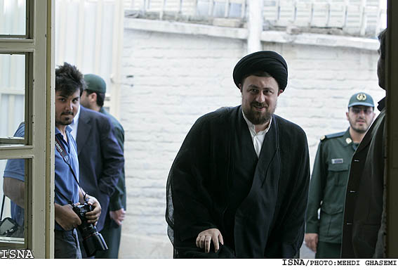 حضور سيد حسن خميني در پاي صندوق راي (حسينيه جماران) / مهدي قاسمي- ايسنا