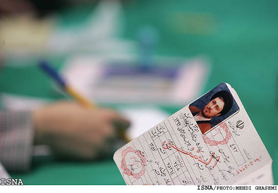 حضور سيد حسن خميني در پاي صندوق راي (حسينيه جماران) / مهدي قاسمي- ايسنا