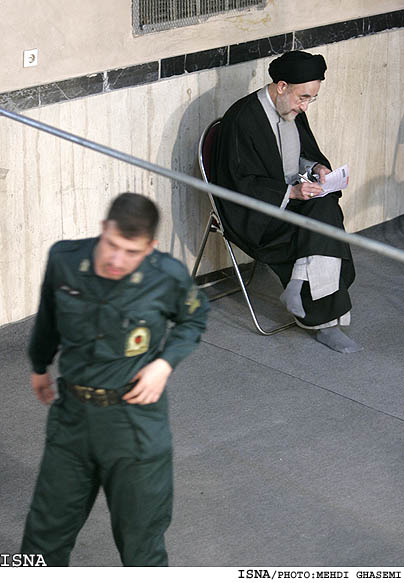 حضورخاتمي در پاي صندوق راي (حسينيه جماران) / مهدي قاسمي- ايسنا