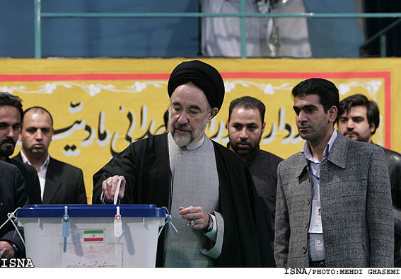 حضورخاتمي در پاي صندوق راي (حسينيه جماران) / مهدي قاسمي- ايسنا