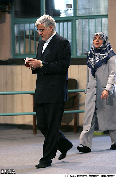 حضور عارف در پاي صندوق راي (حسينيه جماران) / مهدي قاسمي- ايسنا