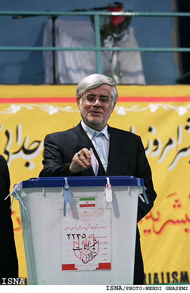 حضور عارف در پاي صندوق راي (حسينيه جماران) / مهدي قاسمي- ايسنا