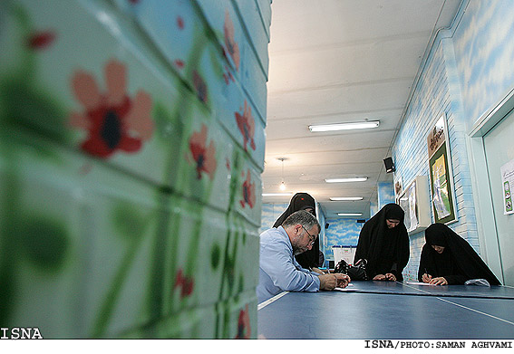 حضور مردم در انتخابات هشتمين دوره مجلس-راه‌آهن/ سامان اقوامي-ايسنا
