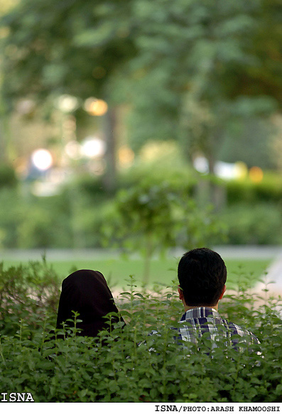 يك جامعه‌شناس:
فرزندان را در اتاق شيشه‌اي نگه نداريد
تنش‌هاي والدين، واگرايي نسبت به ازدواج دربين جوانان ايجاد مي‌كند