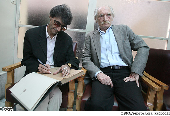 محمود دولت‌آبادي و ناصر تقوايي در مراسم يادبود نادر ابراهيمي/امير خلوصي