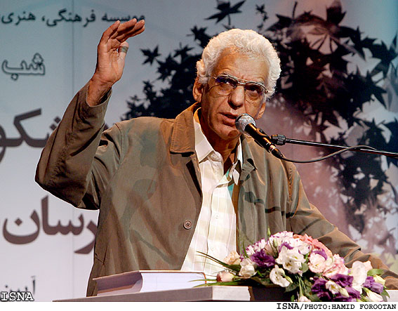 مجمع فيلمسازان سينماي ايران اهالي سينما را به آرامش دعوت كرد
كيومرث پوراحمد: اعضاي شوراي مركزي كانون كارگردانان سينما نشان دادند طالب قدرت نيستند