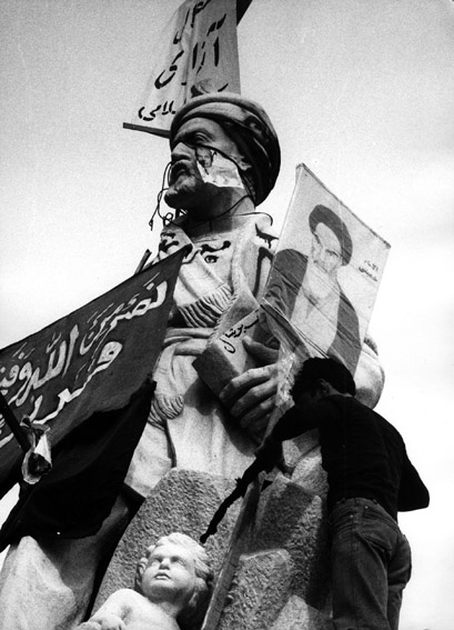 با موضوع دو مجسمه‌ از محصص و اسكندري، 
بهمن كيارستمي مستند «مجسمه‌ها‌ي تهران» را به سينما حقيقت مي‌برد