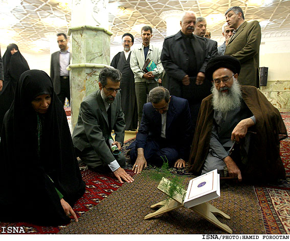 مراسم يادبود طاهره صفارزاده در امام‌زاده صالح /حميد فروتن-ايسنا