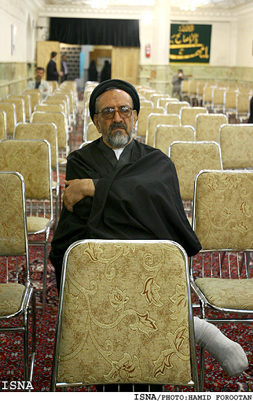 محمود دعايي در مراسم يادبود طاهره صفارزاده در امام‌زاده صالح /حميد فروتن-ايسنا