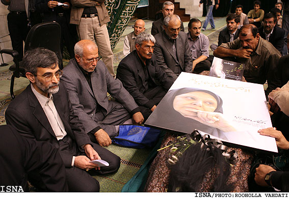 الهام در مراسم تشييع پيكر طاهره صفارزاده - دانشگاه تهران/ روح‌اله وحدتي