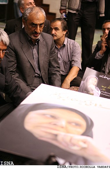 زاهدي در مراسم تشييع پيكر طاهره صفارزاده - دانشگاه تهران/ روح‌اله وحدتي