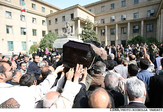 تشييع پيكر طاهره صفارزاده - دانشگاه تهران/ روح‌اله وحدتي - ايسنا