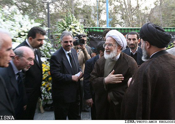 كروبي در مراسم ترحيم طاهره صفارزاده در مسجد الغدير/امير خلوصي ايسنا