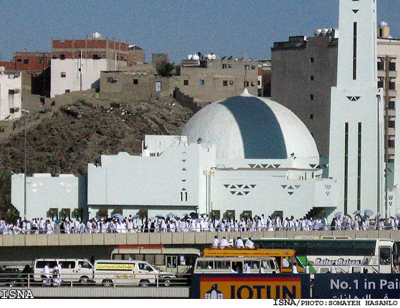 آغاز هجرت مهاجران الي الله؛
خيابان‌هاي مکه با آغاز حرکت زايران به سمت عرفات ترافيک سنگيني دارند