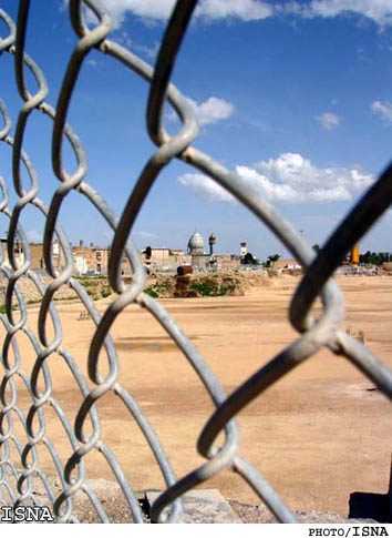 توليت آستان مقدس شاهچراغ:
گسترش باب تجاري بين‌الحرمين را مي‌خواهند
نقشه‌ي توسعه‌ي حرم شاهچراغ توسط مراکز علمي رد شده است