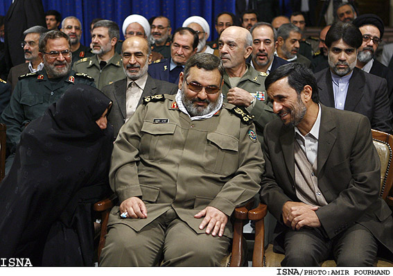 مراسم اهداي نشان عالي استقلال به سرلشگر فيروزآبادي توسط رييس جمهور/اميرپورمند