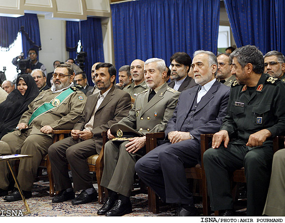 مراسم اهداي نشان عالي استقلال به سرلشگر فيروزآبادي توسط رييس جمهور/اميرپورمند