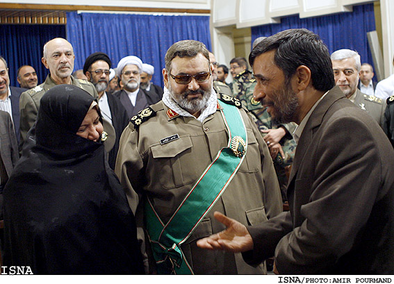 مراسم اهداي نشان عالي استقلال به سرلشگر فيروزآبادي توسط رييس جمهور/اميرپورمند