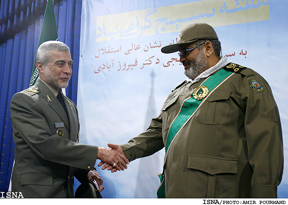 مراسم اهداي نشان عالي استقلال به سرلشگر فيروزآبادي توسط رييس جمهور/اميرپورمند