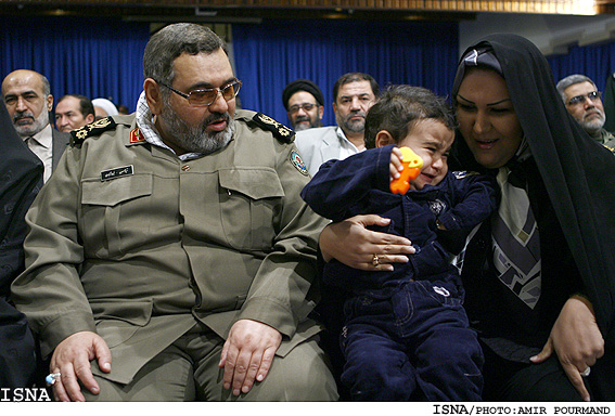 مراسم اهداي نشان عالي استقلال به سرلشگر فيروزآبادي توسط رييس جمهور/اميرپورمند