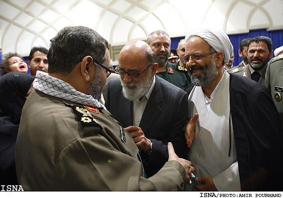 مراسم اهداي نشان عالي استقلال به سرلشگر فيروزآبادي توسط رييس جمهور/اميرپورمند