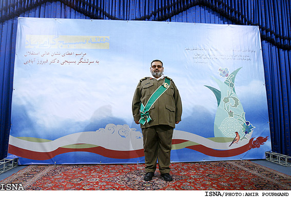 مراسم اهداي نشان عالي استقلال به سرلشگر فيروزآبادي توسط رييس جمهور/اميرپورمند