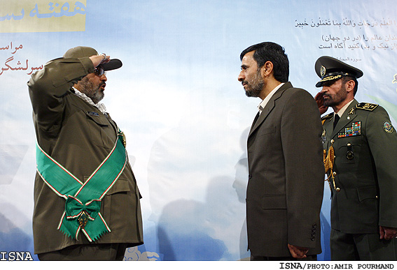 مراسم اهداي نشان عالي استقلال به سرلشگر فيروزآبادي توسط رييس جمهور/اميرپورمند