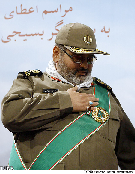 مراسم اهداي نشان عالي استقلال به سرلشگر فيروزآبادي توسط رييس جمهور/اميرپورمند