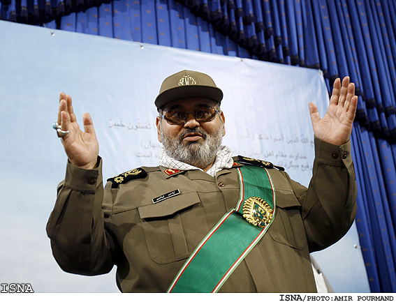 مراسم اهداي نشان عالي استقلال به سرلشگر فيروزآبادي توسط رييس جمهور/اميرپورمند