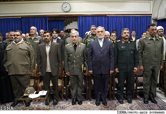 مراسم اهداي نشان عالي استقلال به سرلشگر فيروزآبادي توسط رييس جمهور/اميرپورمند