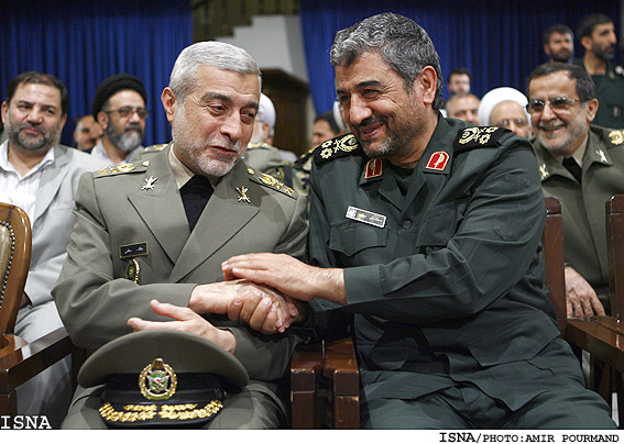 مراسم اهداي نشان عالي استقلال به سرلشگر فيروزآبادي توسط رييس جمهور/اميرپورمند