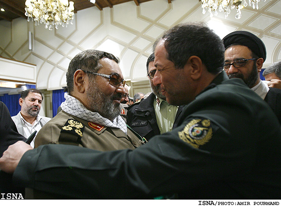 مراسم اهداي نشان عالي استقلال به سرلشگر فيروزآبادي توسط رييس جمهور/اميرپورمند