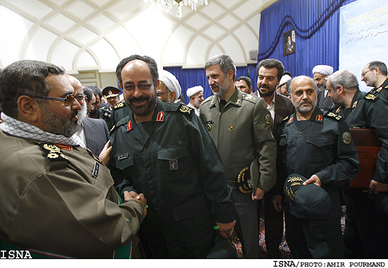 مراسم اهداي نشان عالي استقلال به سرلشگر فيروزآبادي توسط رييس جمهور/اميرپورمند