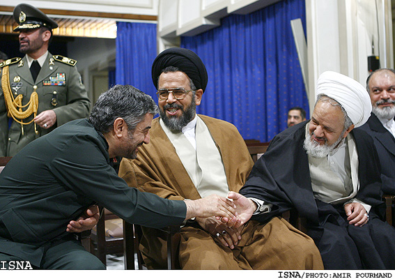 مراسم اهداي نشان عالي استقلال به سرلشگر فيروزآبادي توسط رييس جمهور/اميرپورمند