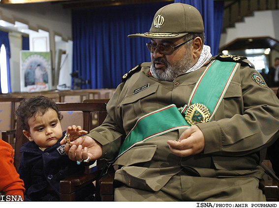 مراسم اهداي نشان عالي استقلال به سرلشگر فيروزآبادي توسط رييس جمهور/اميرپورمند