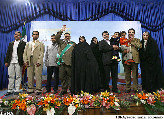 مراسم اهداي نشان عالي استقلال به سرلشگر فيروزآبادي توسط رييس جمهور/اميرپورمند