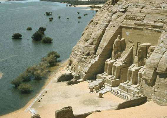 عضو انجمن صنفي دفاتر خدمات مسافرتي:
اگر راه سفر به مصر باز شود اين كشور مانند دبي و تركيه مي‌شود