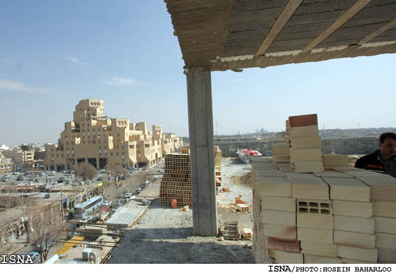 يك كارشناس حوزه‌ي ميراث فرهنگي:
برج جهان‌نما دقيقا در حريم محور تاريخي اصفهان قرار گرفته است
