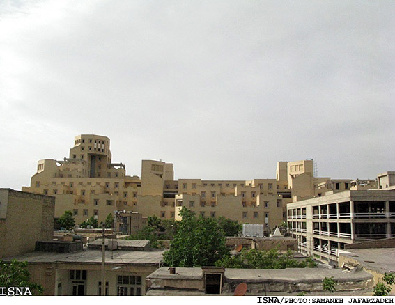 اصفهان هنوز شاخ برج جهان‌نما را نشكسته است!