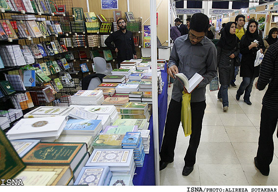 بررسي «تغيير الگوهاي رفتاري در كتاب‌خواني» در نمايشگاه