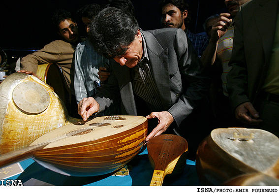 همايش و نمايشگاه سازهاي ابداعي با حضور محمدرضا شجريان/اميرپورمند-ايسنا