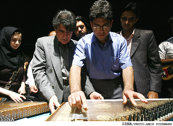 همايش و نمايشگاه سازهاي ابداعي با حضور محمدرضا شجريان/اميرپورمند-ايسنا