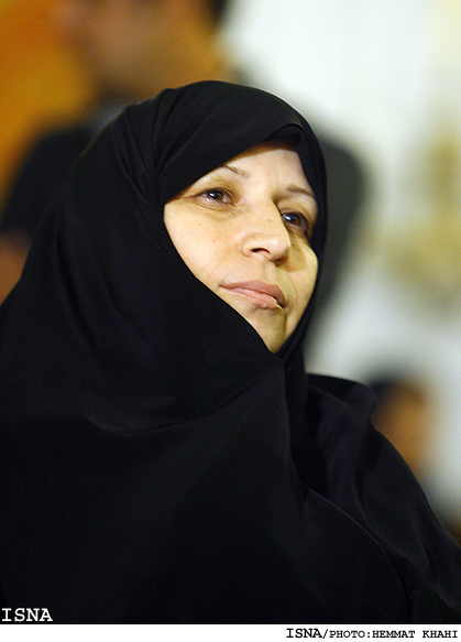معاون صنايع دستي خبر داد:
بيمه شدن 150هزار صنعت‌گر تا پايان امسال
توزيع سهام عدالت بين صنعت‌گران پس از تكميل بانك اطلاعاتي
