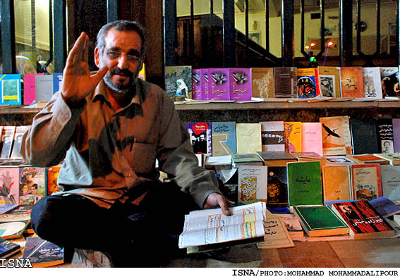 «شعر به تبليغات نياز دارد»
گفت‌گو با مجيد زماني اصل؛ شاعر پياده‌رو