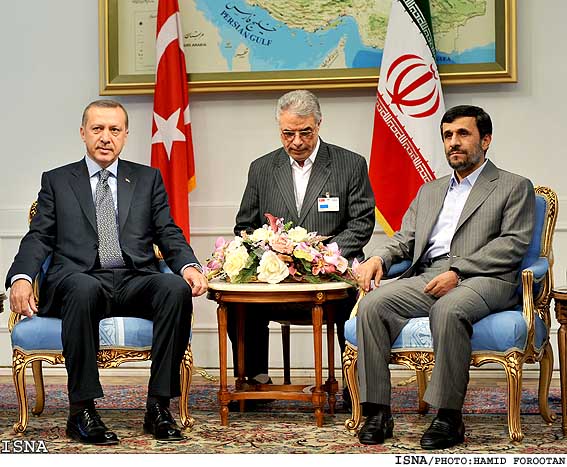 احمدي‌نژاد در پيام تسليت به اردوغان:
لازم است اجماع جهاني براي تحريم سياسي رژيم صهيونيستي به سرعت تحقق يابد