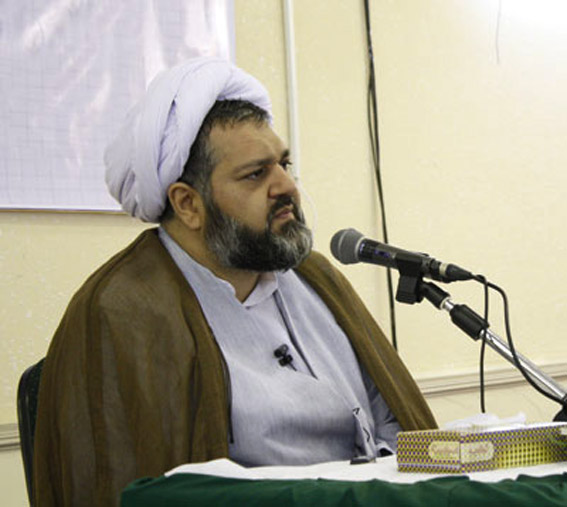 حجت‌الاسلام والمسلمين جمشيدي:
اهانت به قرآن اهانت به تمام پيروان اديان الهي است
مدعيان دفاع از آزادي مذاهب عاملان آتش زدن قرآن را مجازات کنند